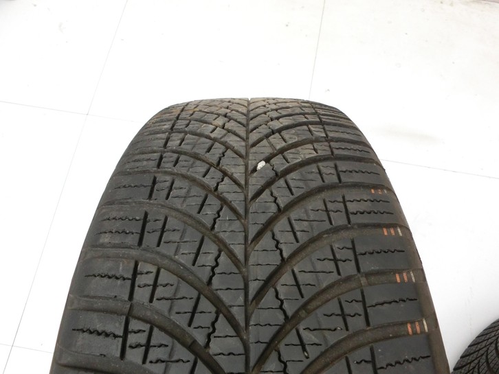 2 x Reifen Ganzjahresreifen Goodyear 235/60R18 107 W gebraucht Vorschau 8