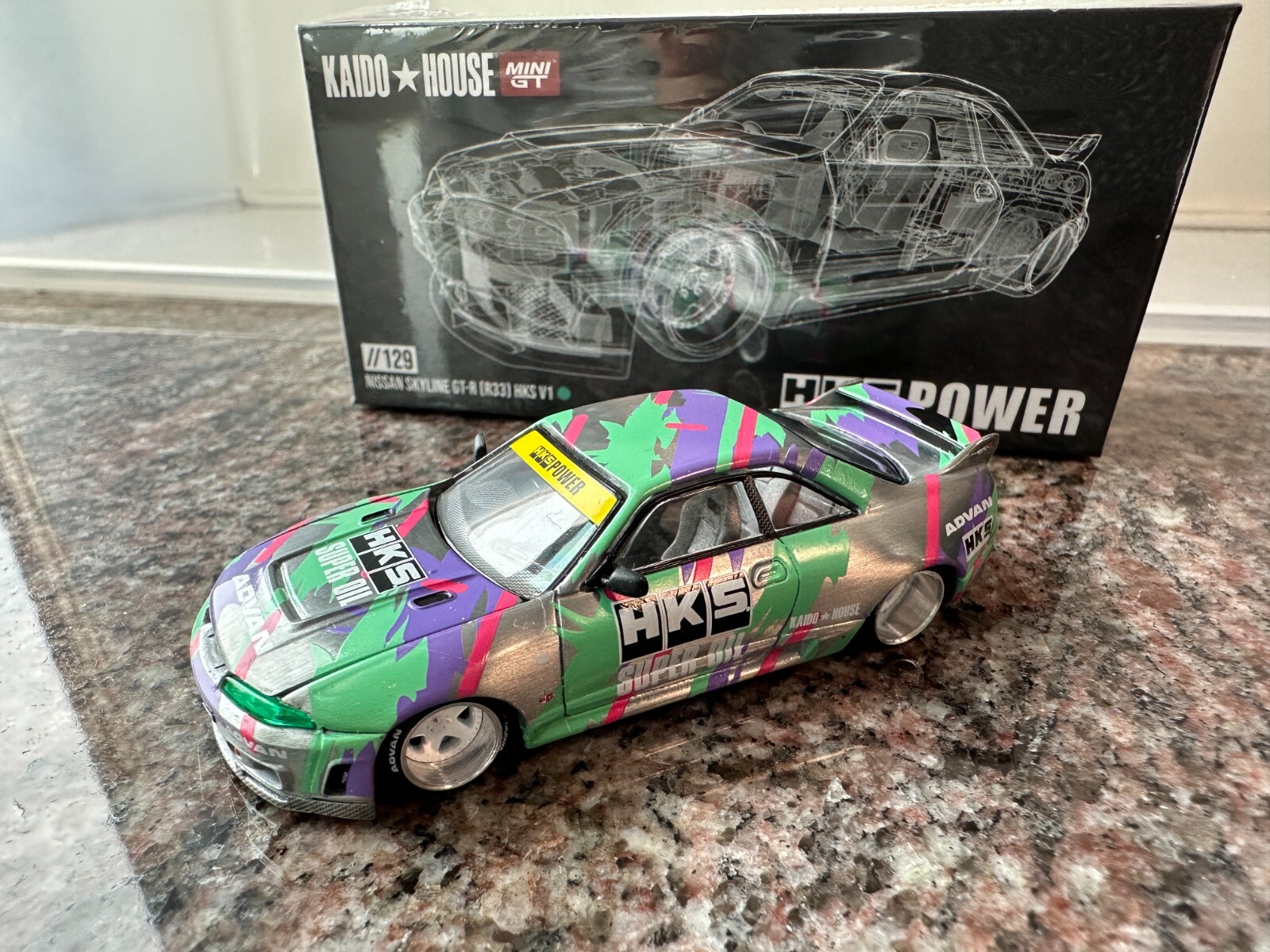 MINIGT x Kaido House 129 chase Nissan Skyline GT-R (R33) HKS