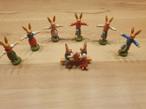 6 kleine tanzende Osterhasen / 2 Osterhasen  Holz Osterdekoration Erzgebirge alt