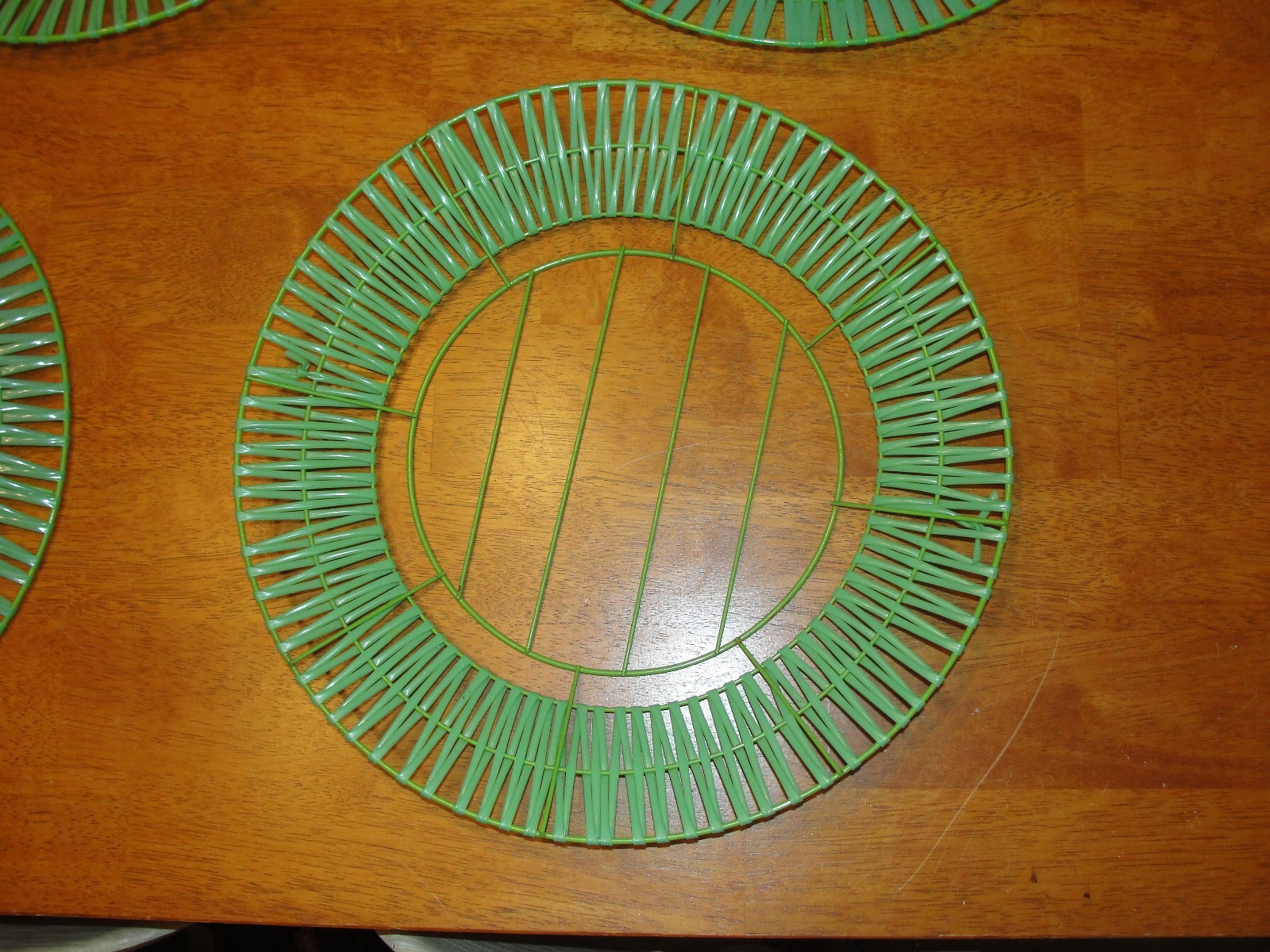 Lot 4 Vintage Metal/Plastic Paper Plate Holders Picnic Serving Trays Retro Rare