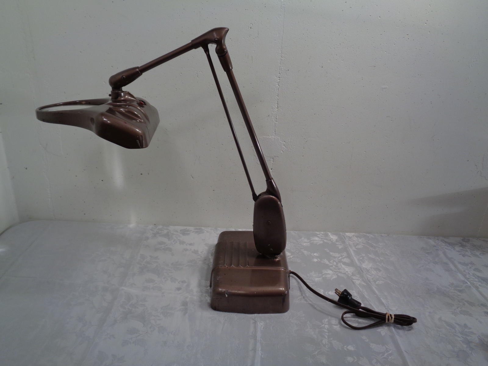 Dazor M-270 Floating Magnifying Desk Task Work Table Lamp Industrial Adjustable