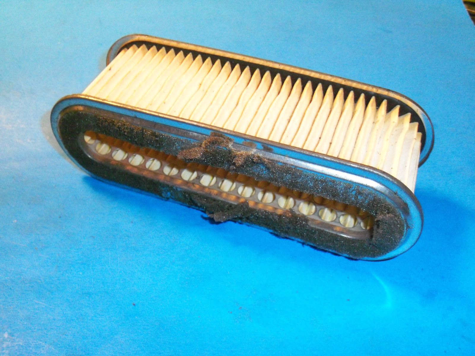 Sa._. 品 Genuine Kawasaki 11010-7028 Air Filter Canister Assembly
