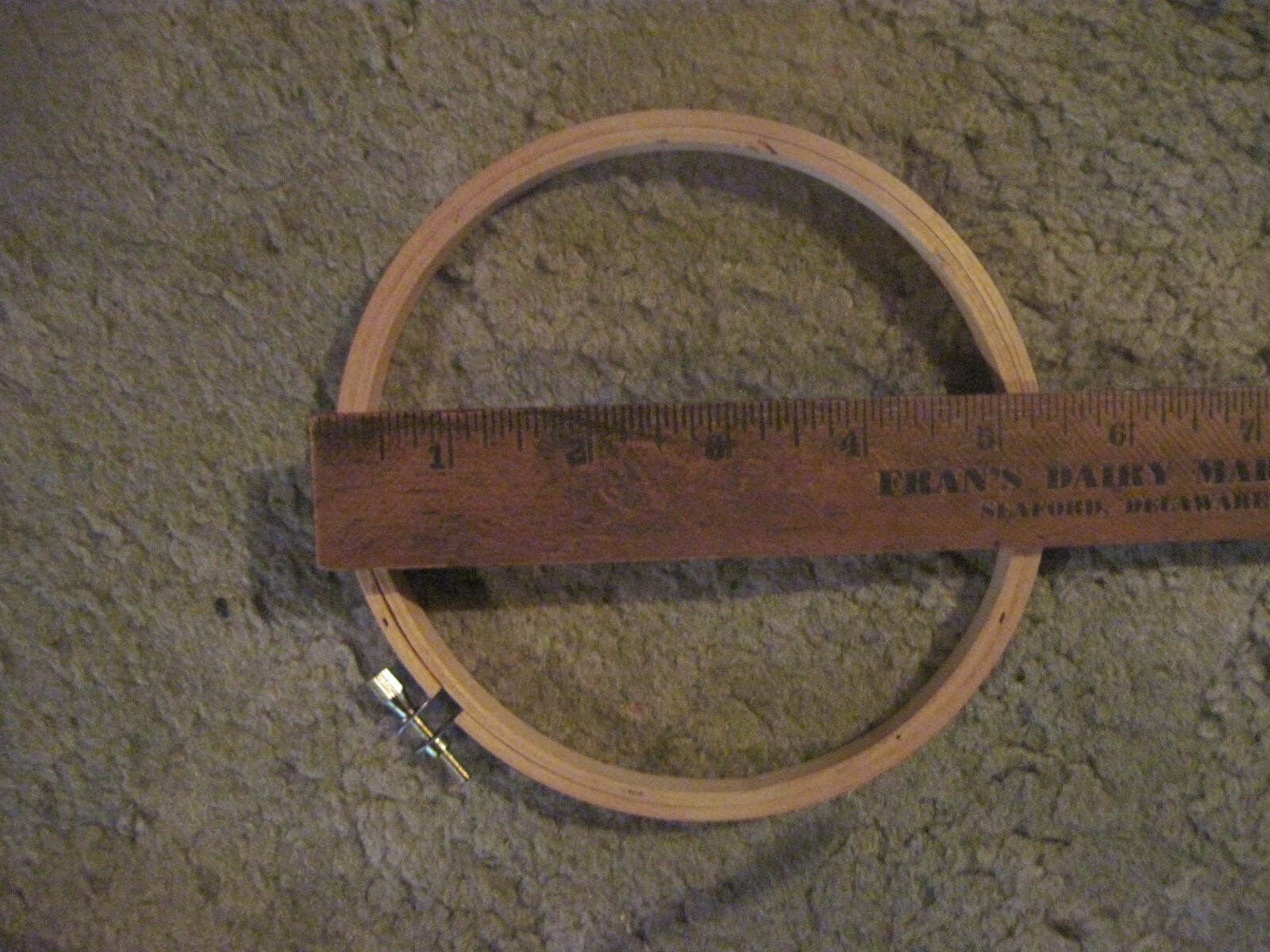 8 Wood & Plastic Needlework Round Hoops: 5