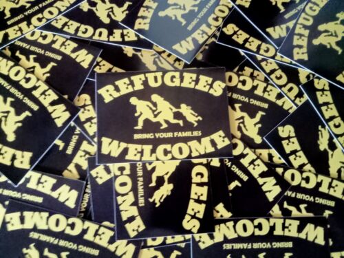100 x "Refugees welcome" Sticker 5,20 x 7,40 cm
