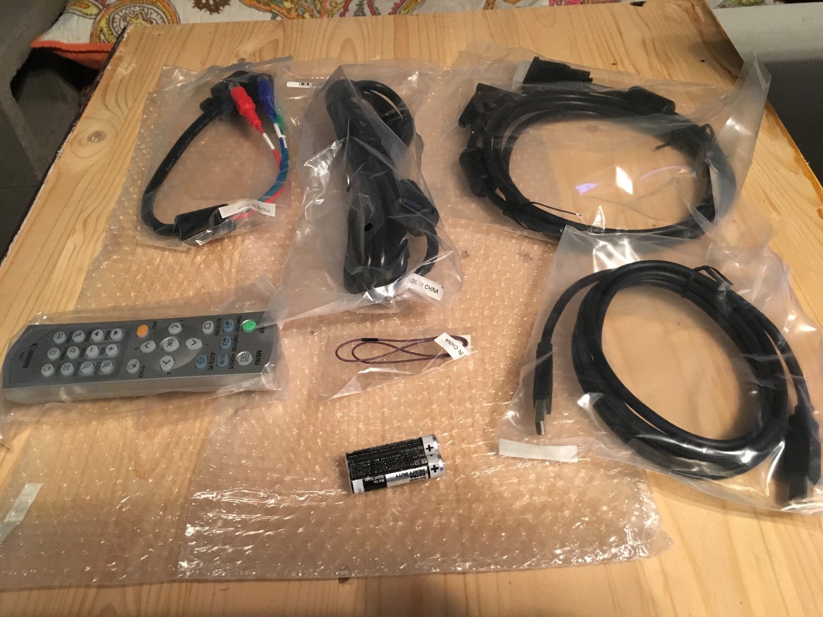Canon Realis SX50 Multimedia Projector-NEW IN BOX