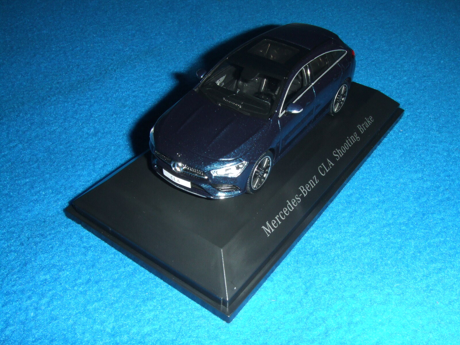 1/43 Mercedes-Benz 　CLA shooting Brake Mercedes Benz X 118 CLA Shooting Brake AMG Line 2019 Denim