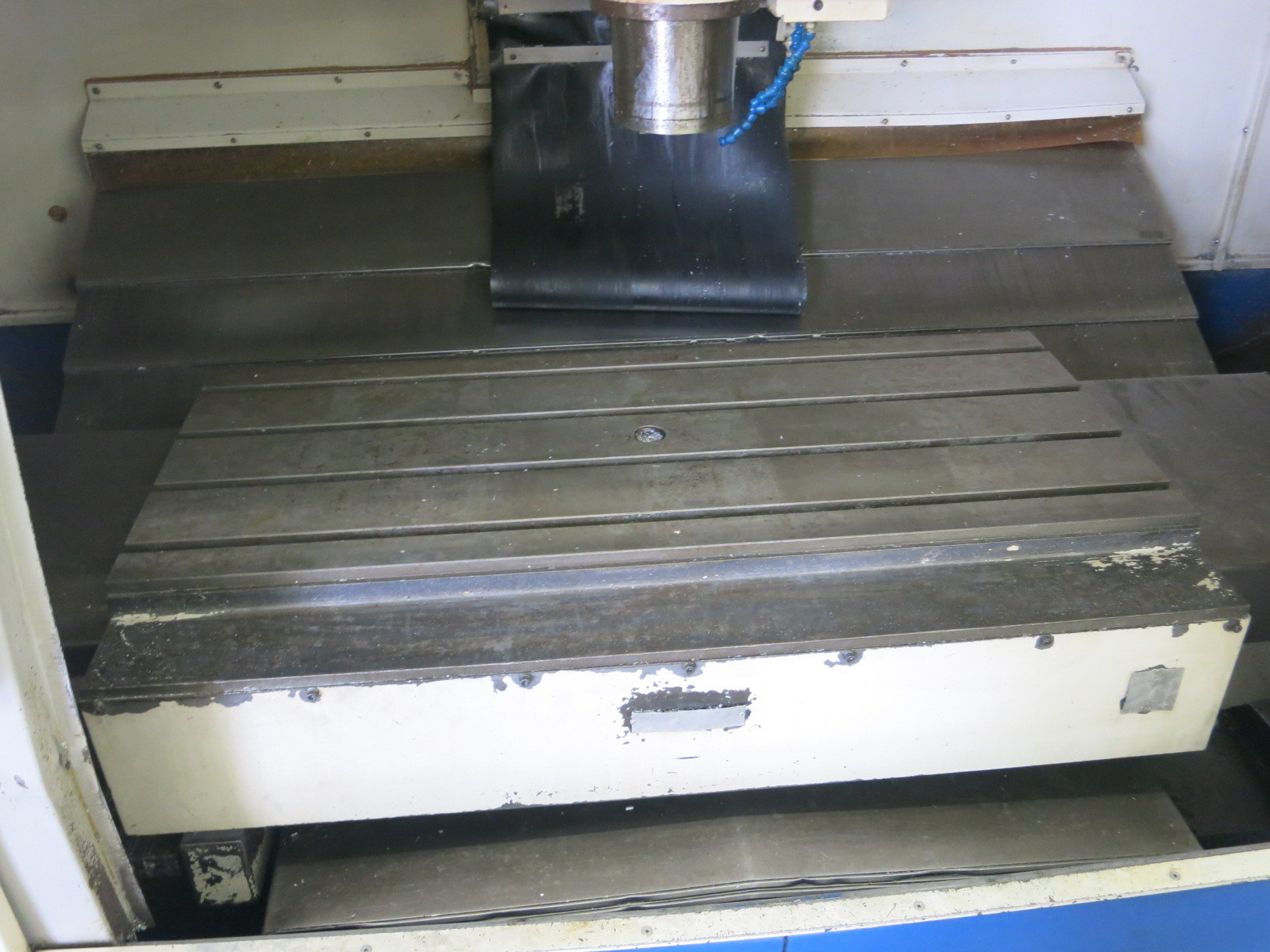 Daewoo Mynx 540 CNC Vertical Machining Center, 40 Taper, Fanuc 21iM CNC Control