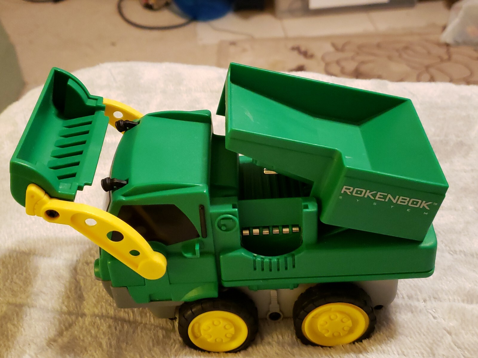 Rokenbok Systen RC Green Classic Loader Dump Truck With 20 Balls