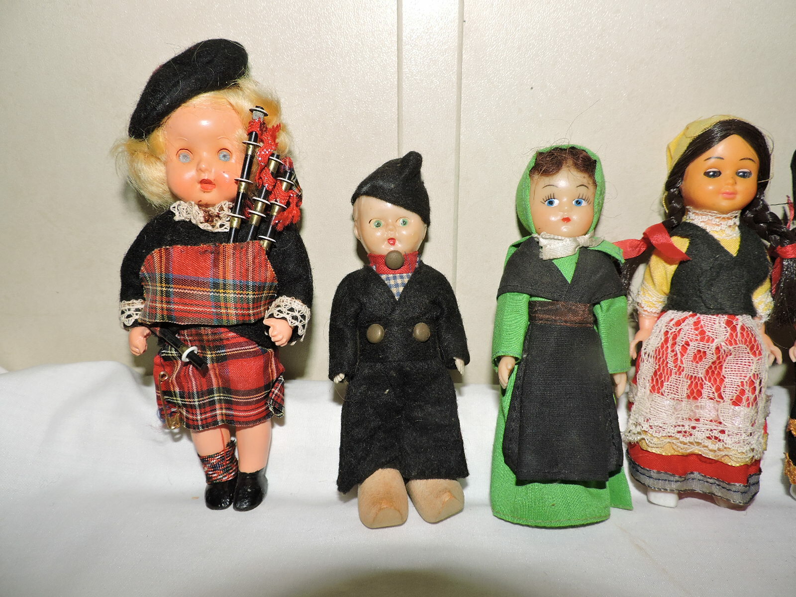 7 Vintage dolls Sleep Eyes Dolls