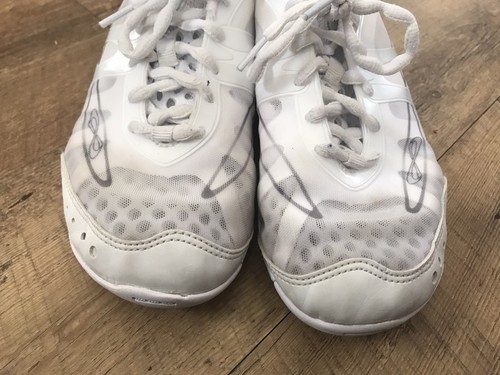 Infinity Vengeance Cheer Shoes With Case SIZE 8 White Used
