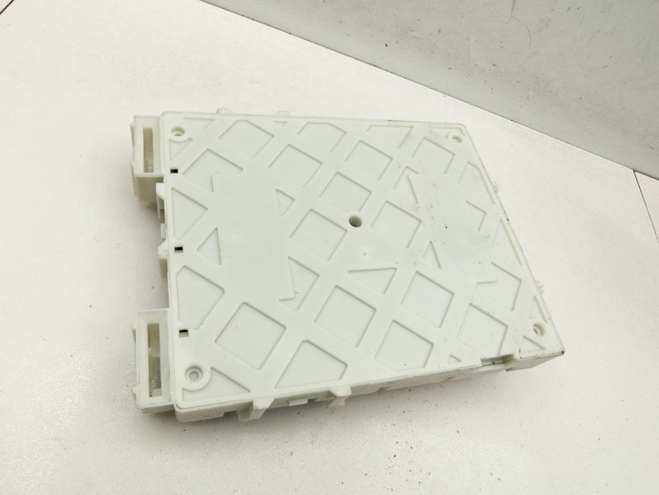 Volvo V40 II 12-16 D3 2,0 110KW Sicherungskasten Zentralelektrik Volvo V40 II 12-16 26.08.2013 31394621 gebraucht Vorschau 4