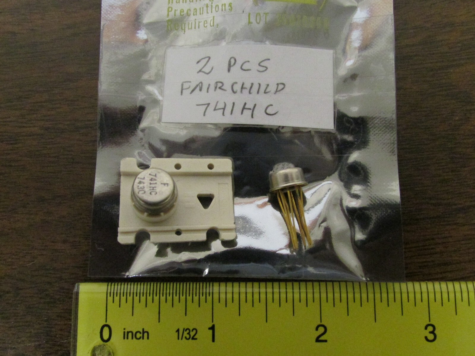 2 pieces Fairchild 741HC OP AMP Vintage 1974 Collectible 1