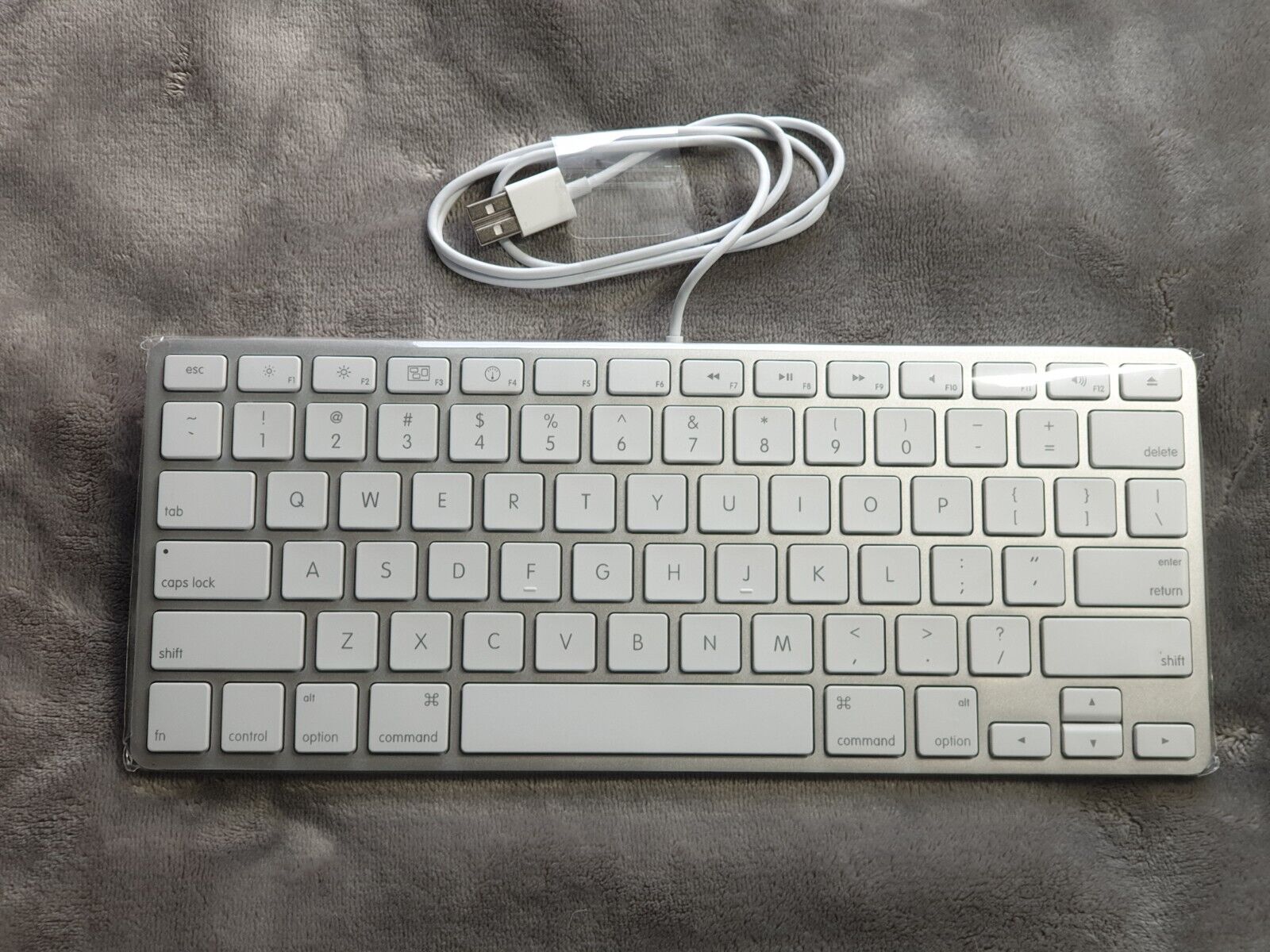 New Apple A1242 Wired USB Aluminum Keyboard 2 USB Ports New Apple A1242 Wired USB Aluminum Keyboard 2 USB Ports