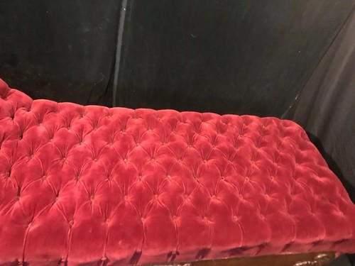ANTIQUE LATE 1800s TUFTED RED VELVET VICTORIAN FAINTING COUCH CHAISE LOUNGE