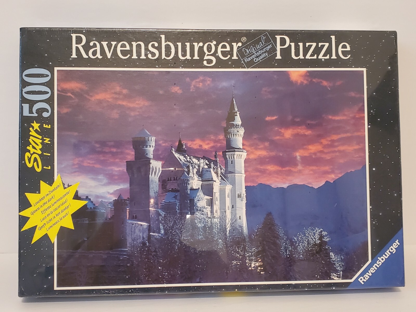Ravensburger Enchanting Neuschwanstein Castle Glow in the