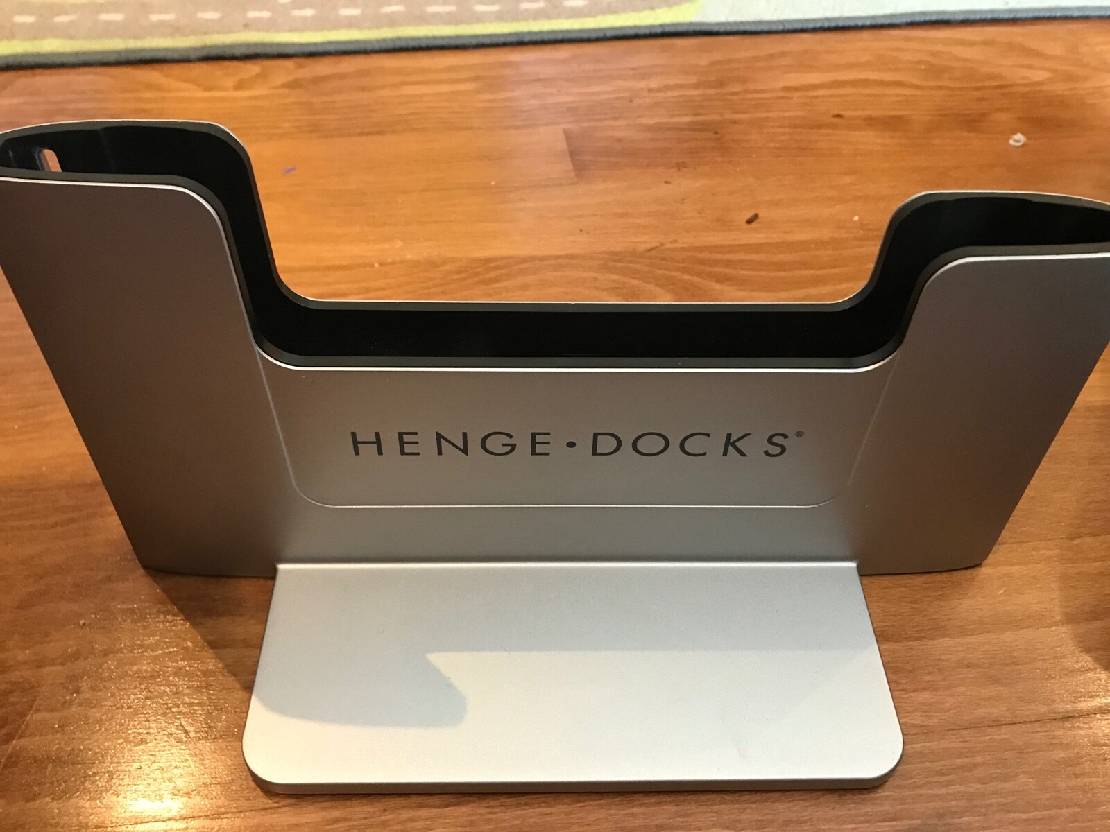 Henge Docks Vertical Docking Station for 15 MacBook Pro Retina HD04VA15MBPR