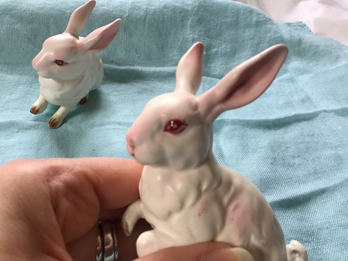 VTG PAIR LEFTON PORCELAIN WHITE & PINK EASTER BUNNIES H880