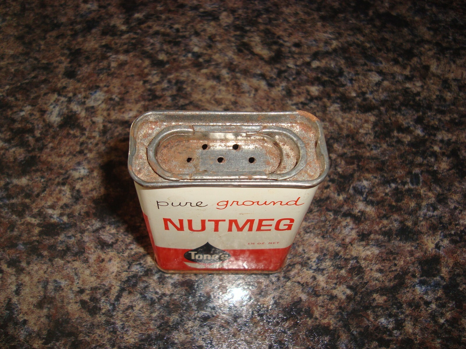 TONE'S PURE GROUND NUTMEG 1 1/2 OZ. TIN