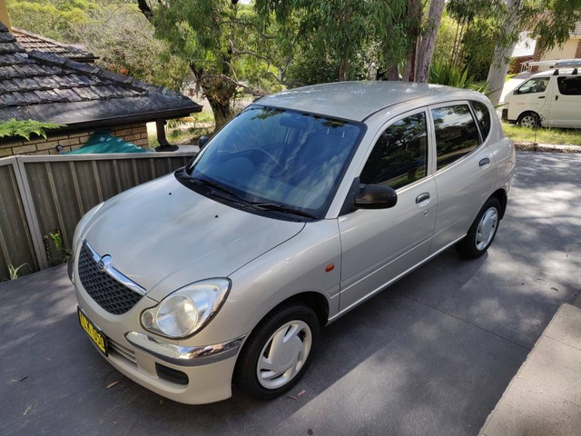 Daihatsu sirion 2002