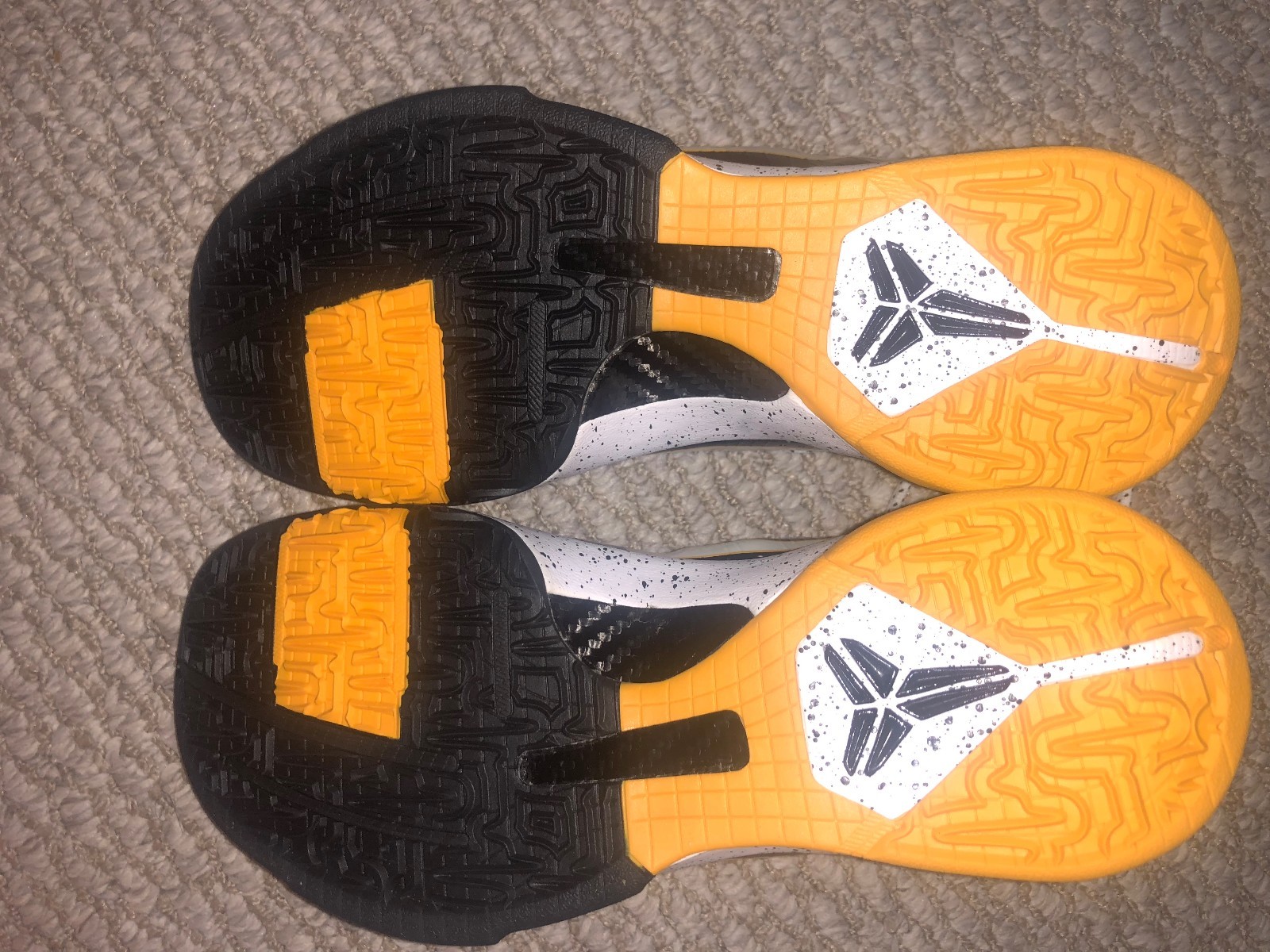 Nike Kobe zoom V shoes size 9 Black-Del Sol