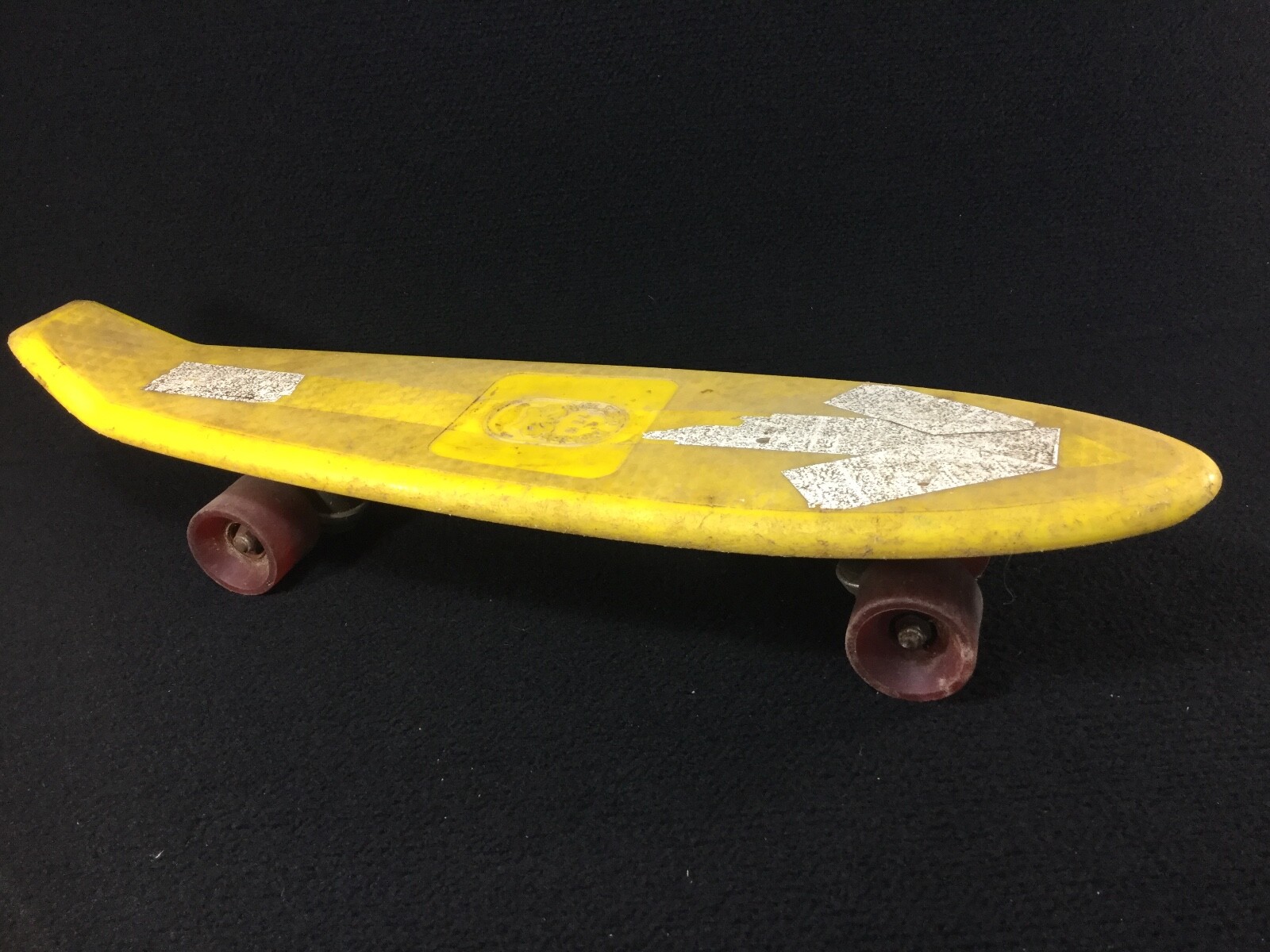 COOL ORIGINAL VINTAGE 1970'S YELLOW ROLLER DERBY 77K SKATEBOARD