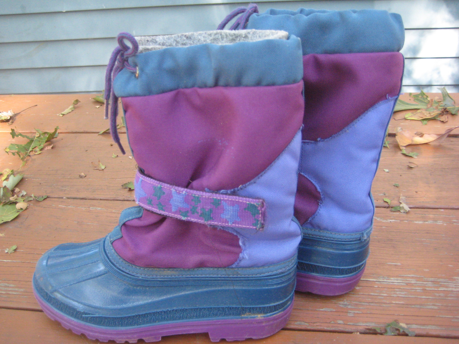 Girl youth size 2  winter boots removeable felt liners  made in Canada