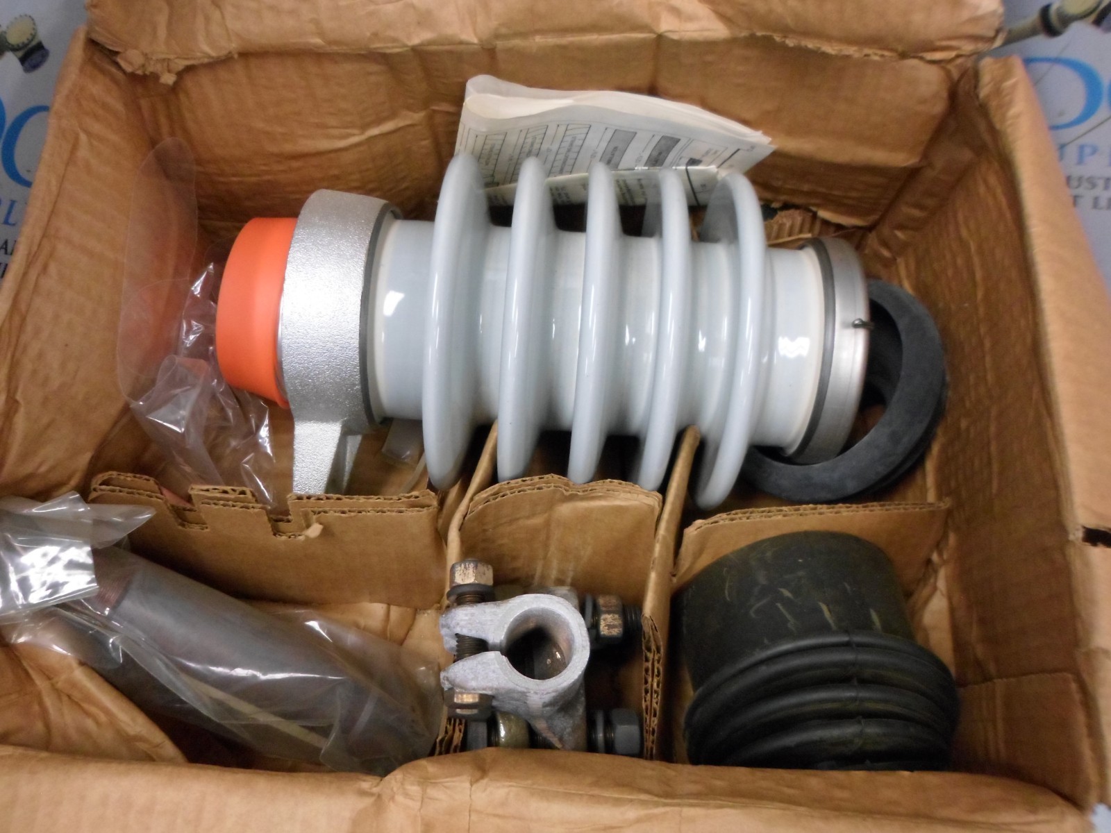 JOSLYN MFG E5260-LJ-075D-BWB-C-T 8731176 15 KV EASY ON CABLE TERMINATOR NIB