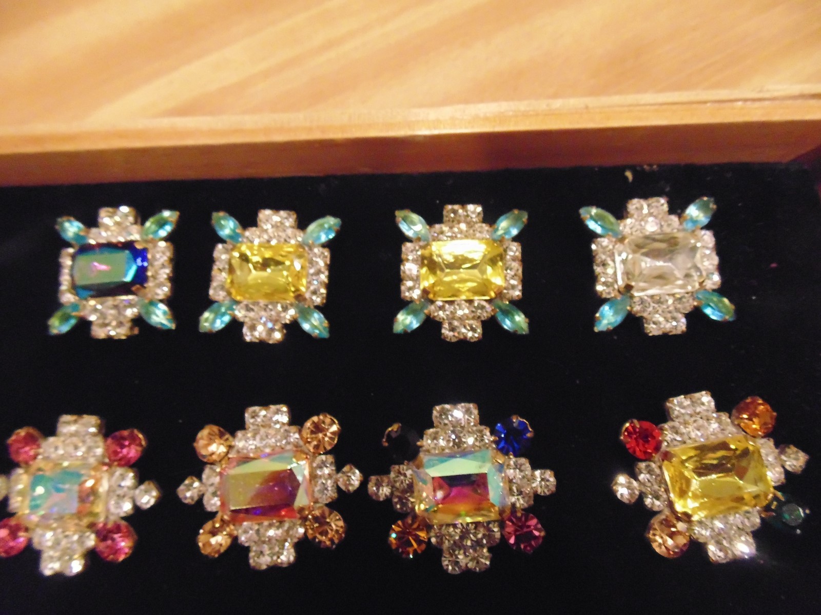 HUGE LOT 20 PIECES STUNNING VINTAGE CZECH RHINESTONE BUTTONS NICE GLASS