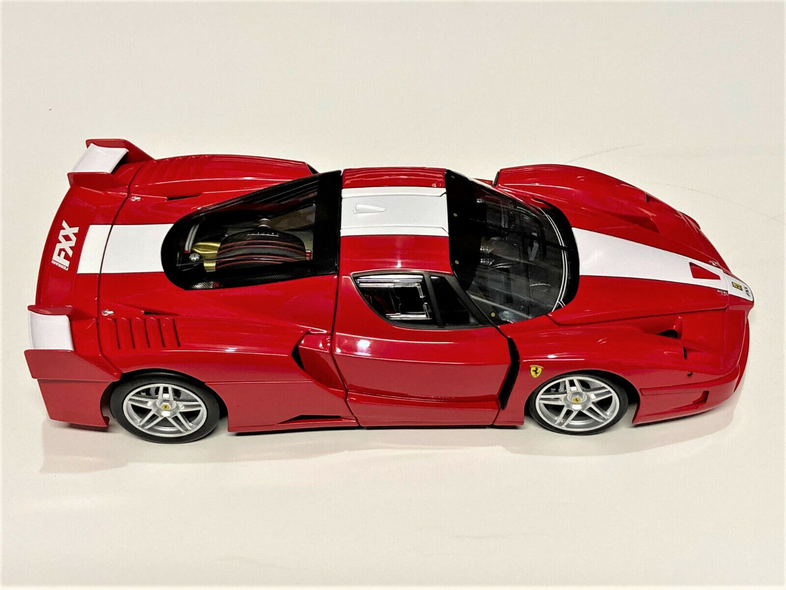 1/18 Hot Wheel Elite 2005 Ferrari Enzo FXX Red - Limited 1/18 Hot Wheel Elite 2005 Ferrari Enzo FXX Red - Limited