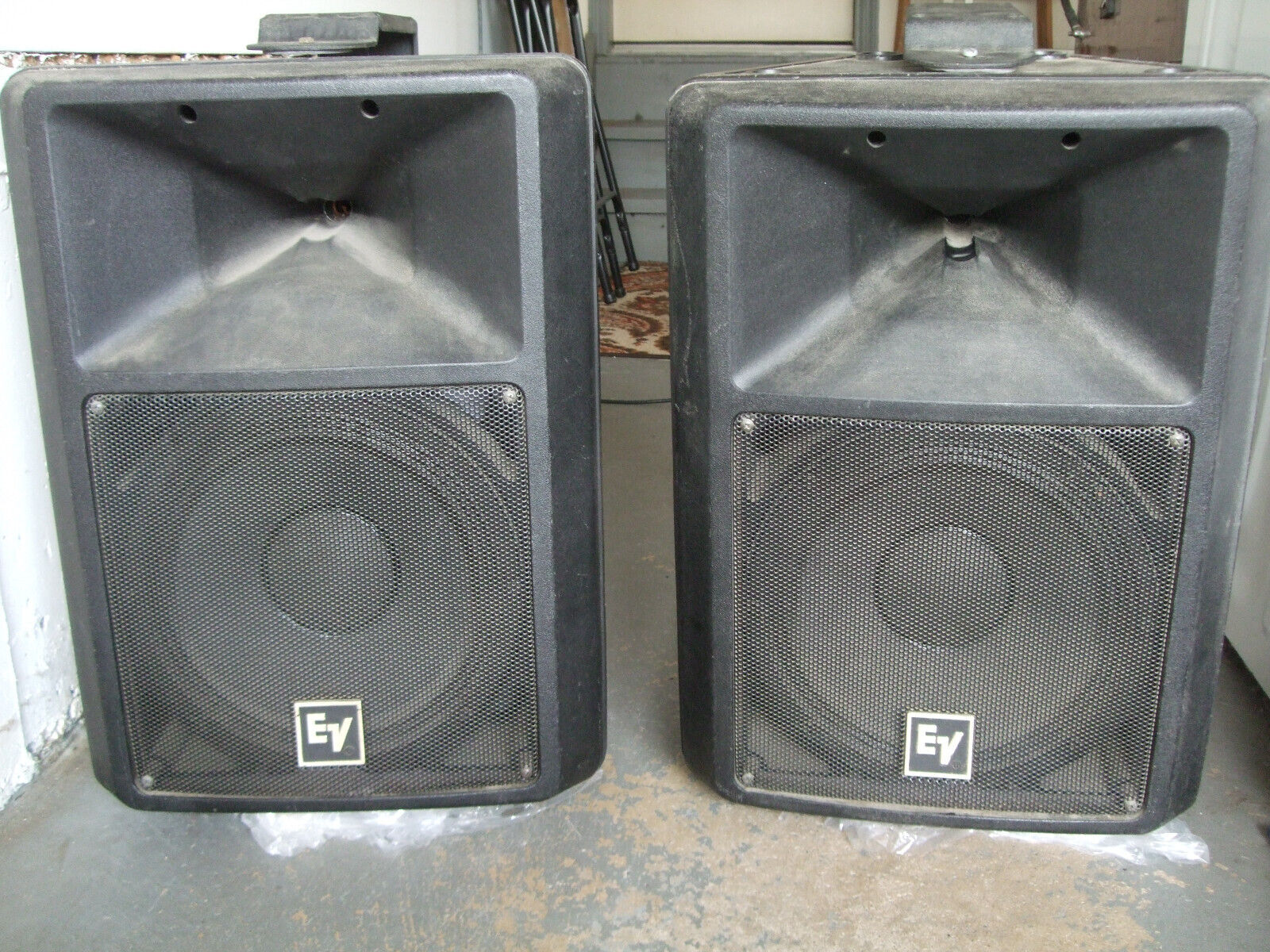 Electro-Voice SX-200 Speakers PAIR. Metal hangers included Electro-Voice SX-200 Speakers PAIR. Metal hangers included