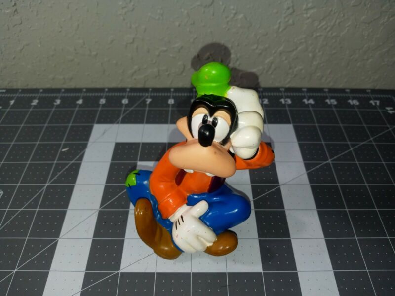 Disney Goofy Vinyl Plastic Figurine 5.5" Bath Toy Squeak Sound 0-18 mo Vintage