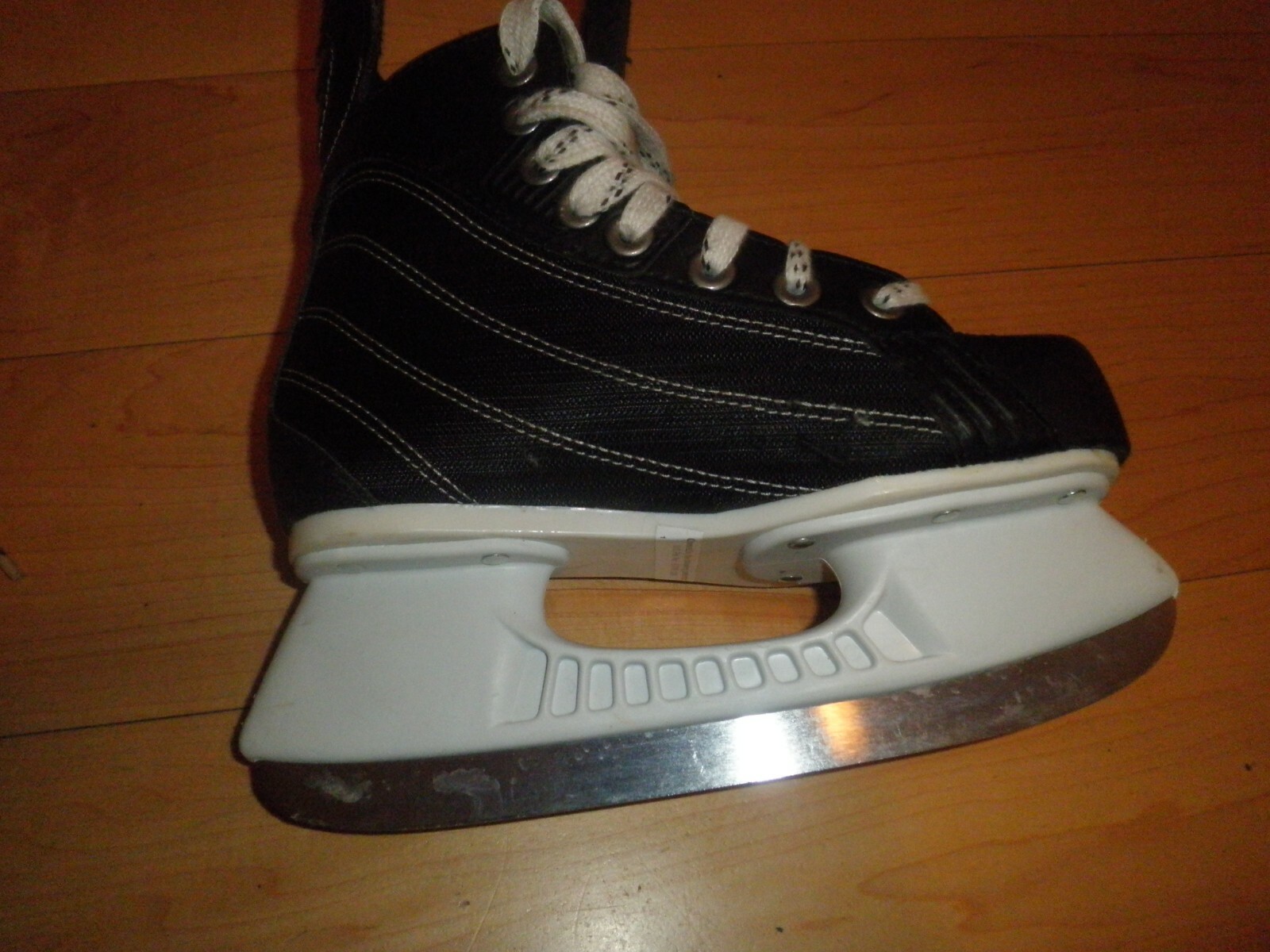 Bauer Youth ice hockey skates