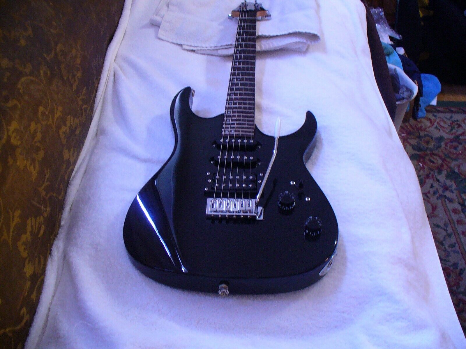 Washburn house of cheap blues electric guitar
