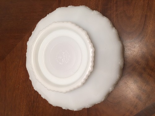 ANCHOR HOCKING FRUIT BOWL, White MILK GLASS w/ GRAPE PATTERN