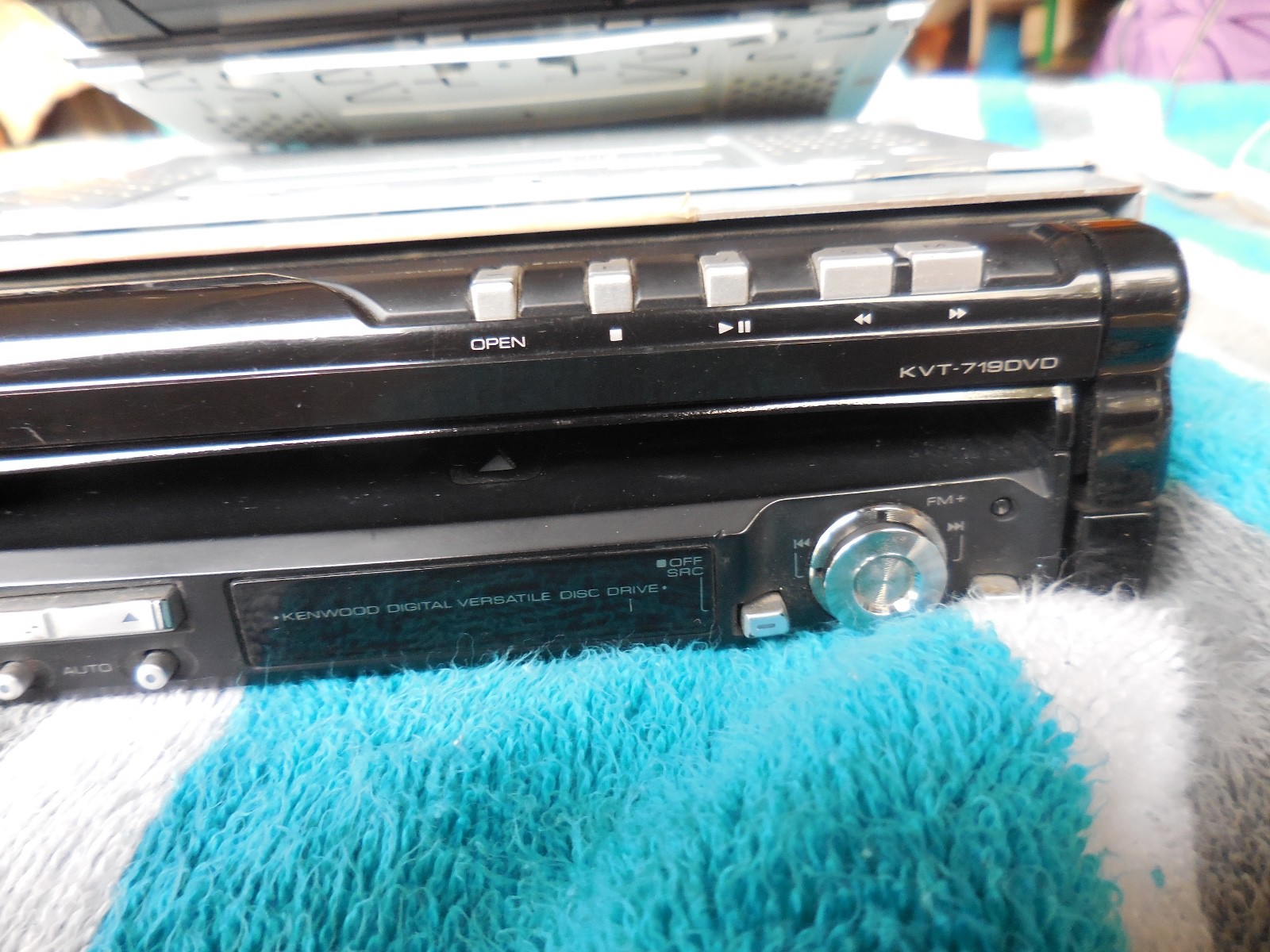 Kenwood DVD KVT-719DVD,  body with face plate  PLEASE READ_____