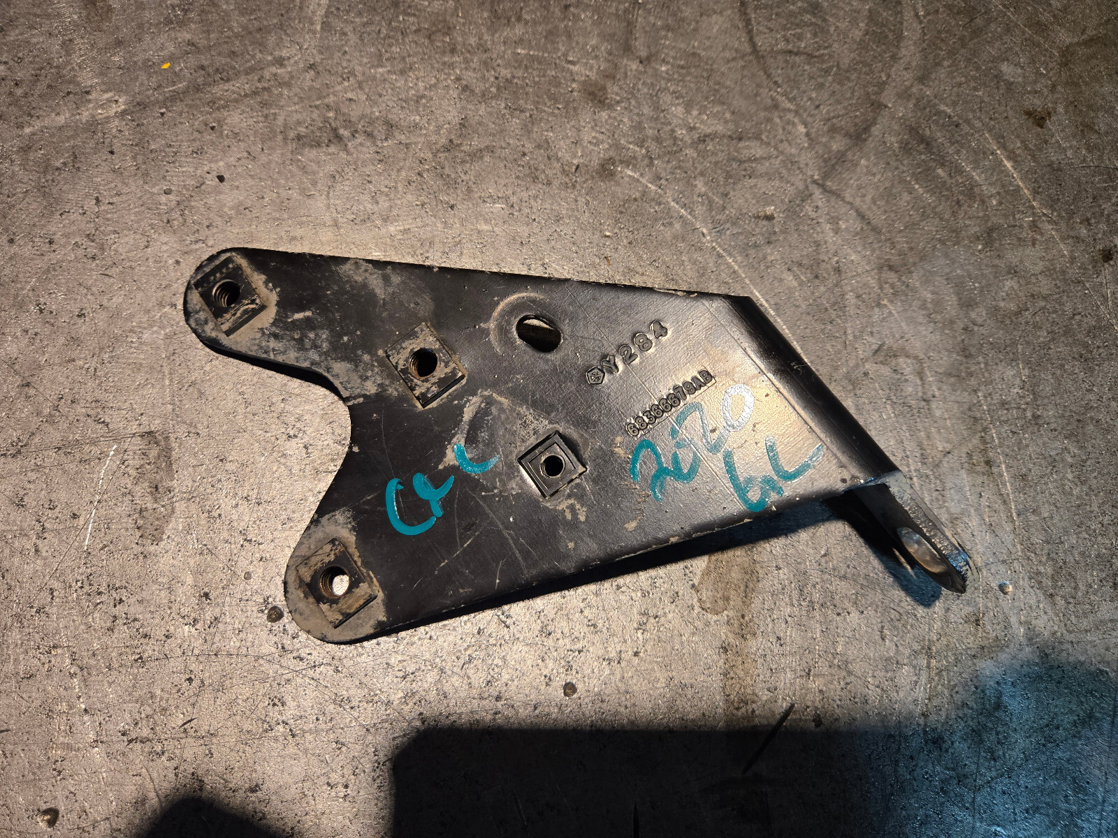 2020 6.7l CUMMINS Mopar 68366679AB Power Steering Pump Bracket - Picture 3 of 5