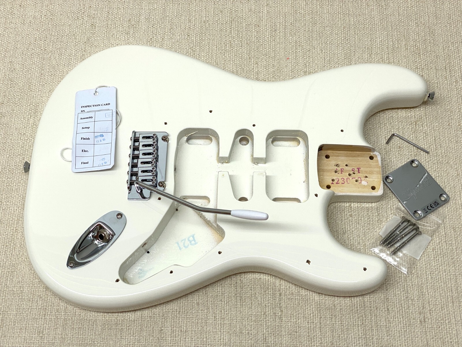 Fender Squier Strat 2-PT TREMOLO BODY w/ HARDWARE ARCTIC White Guitar Affinity Fender Squier Strat 2-PT TREMOLO BODY w/ HARDWARE ARCTIC White Guitar Affinity
