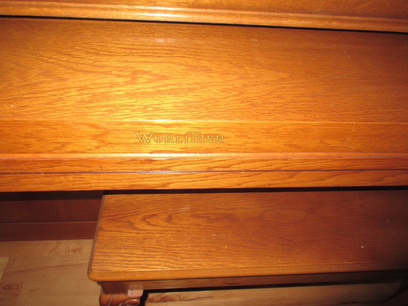 Wurlitzer Upright Piano Model 2245 Oak Music Excellent Condition W/ Bench