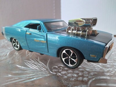 1969 Dodge Charger pullback racer 1:32 diecast hot engine 