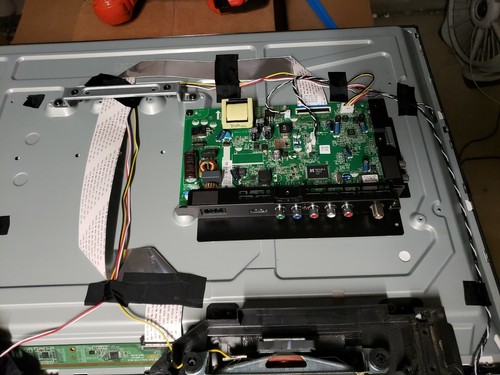 Vizio D32HN-D0 (LAUFUKCS Serial) Complete TV Board Set