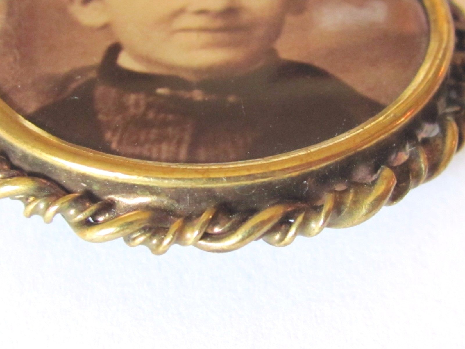 ANTIQUE FANCY  PHOTOGRAPH BROOCH PIN JEWELRY WOMEN COLLAR PIN