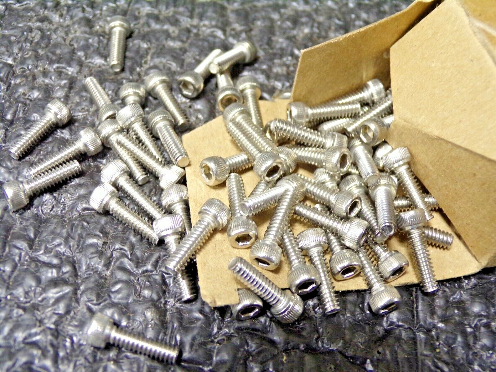 kazu sss Cylindrical Socket Head Cap Screw, #6-32, SS, 18-8, Plain, 1