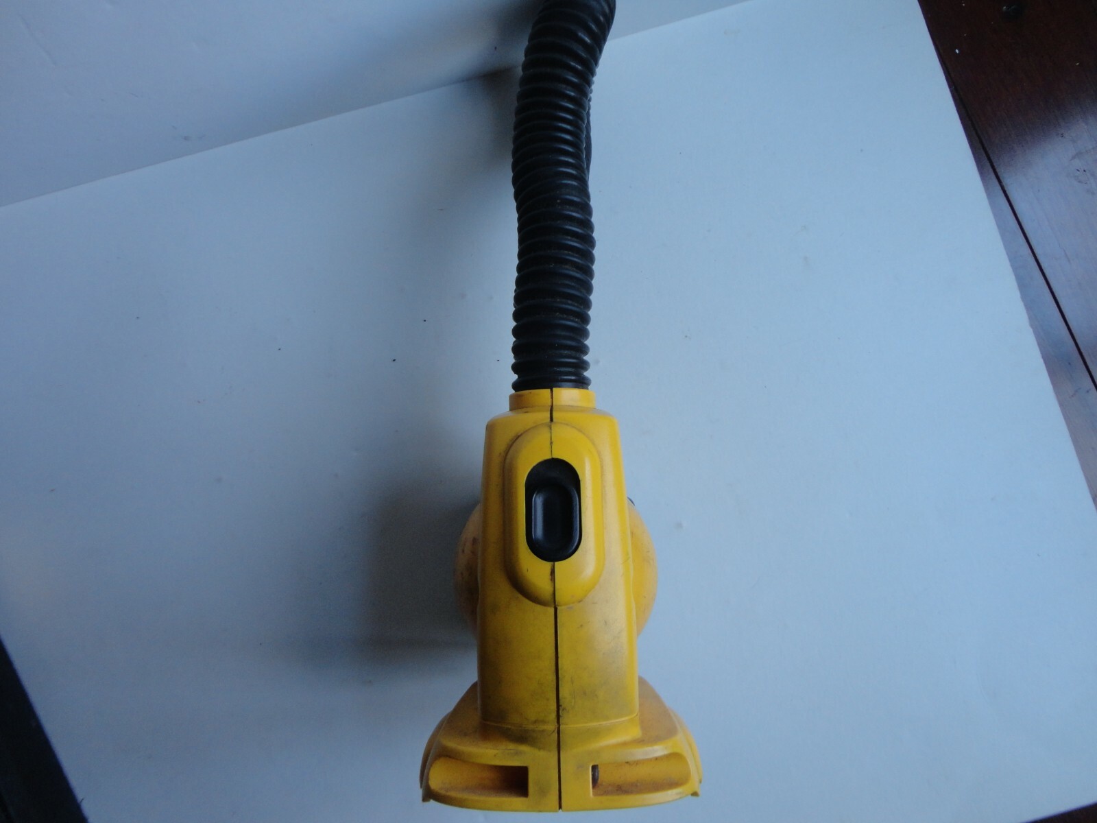 Dewalt DW919 18V Cordless Flexible Floodlight Rechargeable Flash Light w/ spare