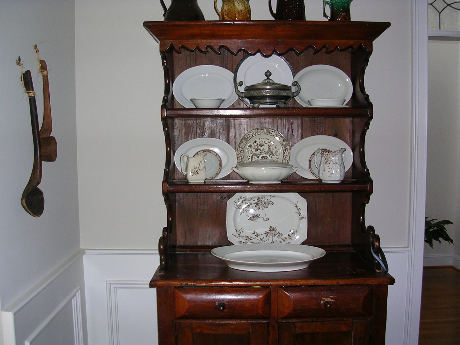 English Country Style (19 Century) Hutch Cabinet with 2 Doors & Drawers