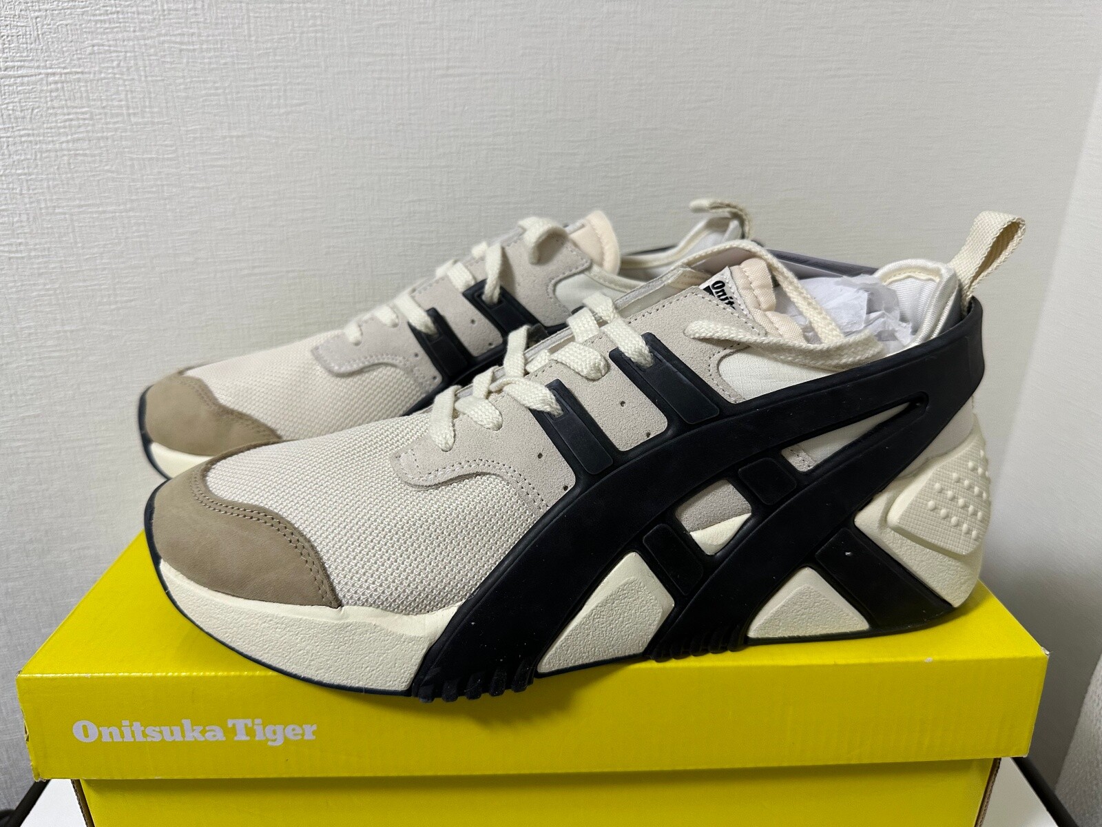 Onitsuka Tiger BIG LOGO TRAINER 2.0 1183A795 200 BIRCH/BLACK Onitsuka Tiger BIG LOGO TRAINER 2.0 1183A795 200 BIRCH/BLACK