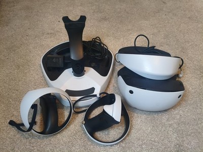 SONY PLAYSTATION 5 PS5 VR2 PSVR2 HEADSET WITH TWO CONTROLLERS 6 months old