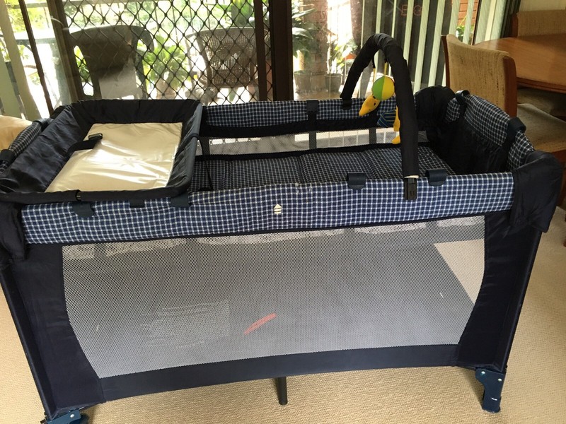 portable cot with change table