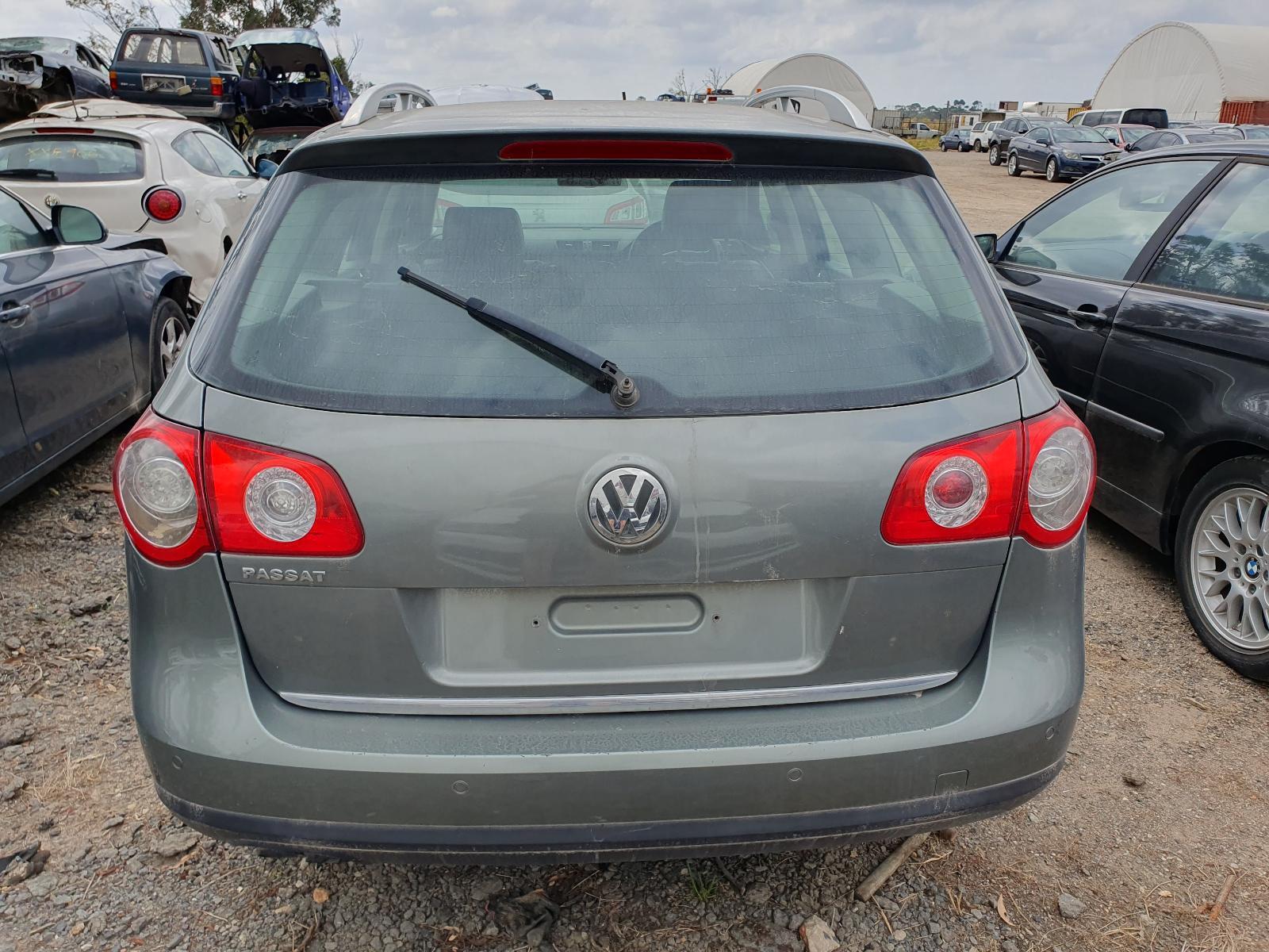 2006 Passat VW GLOVE BOX 3C/MK6 03/06-06/12 BLACK image 8