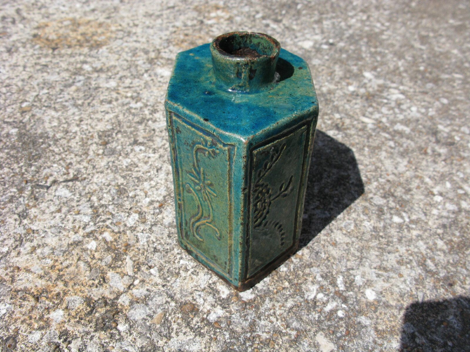 Antique Chinese hexigonal tea caddy glazed biscuit green gold porcelain Ching