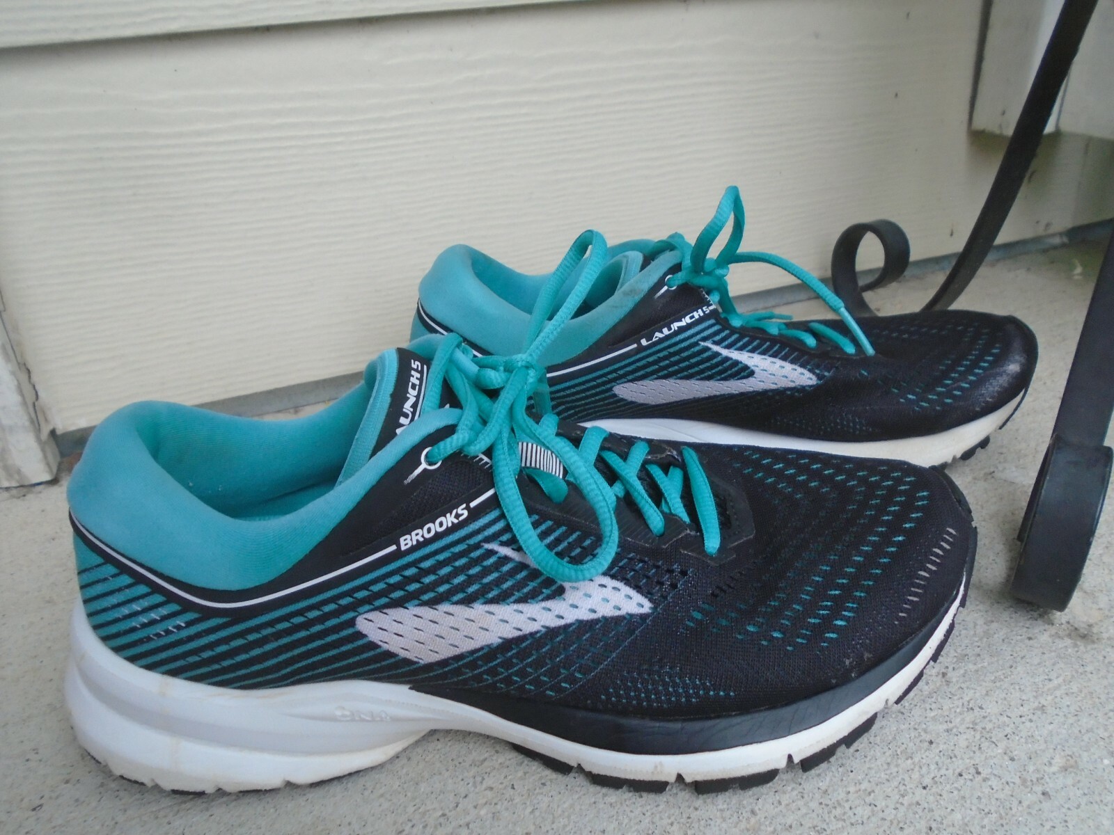 brooks shamrock shoes womens